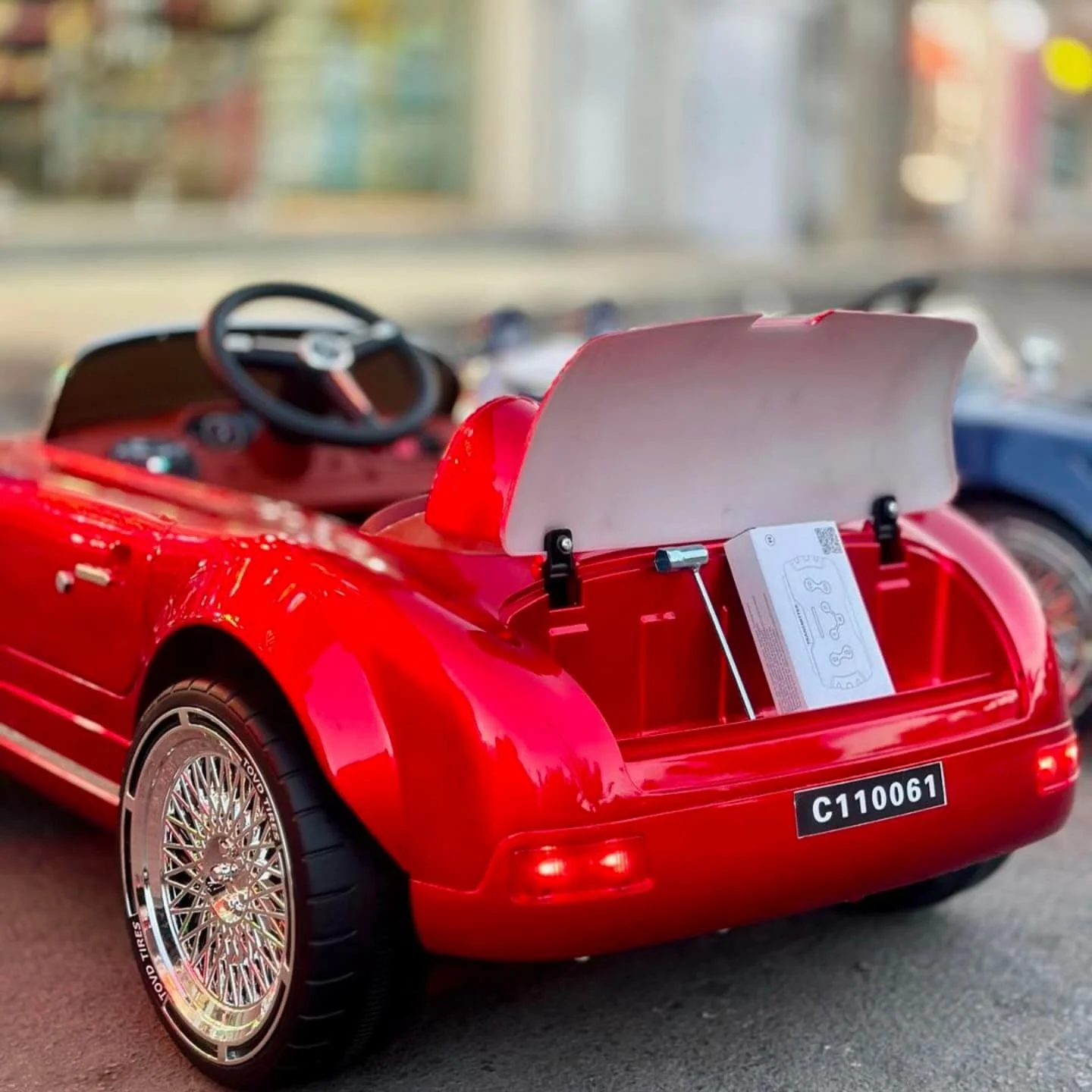Kids Electric Vintage Mercedez Benz Ride On Sports Car - Image 6